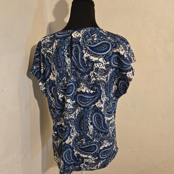 NWT Express Blue and White Cap Sleeve Paisley Blouse Size L - Picture 2 of 5